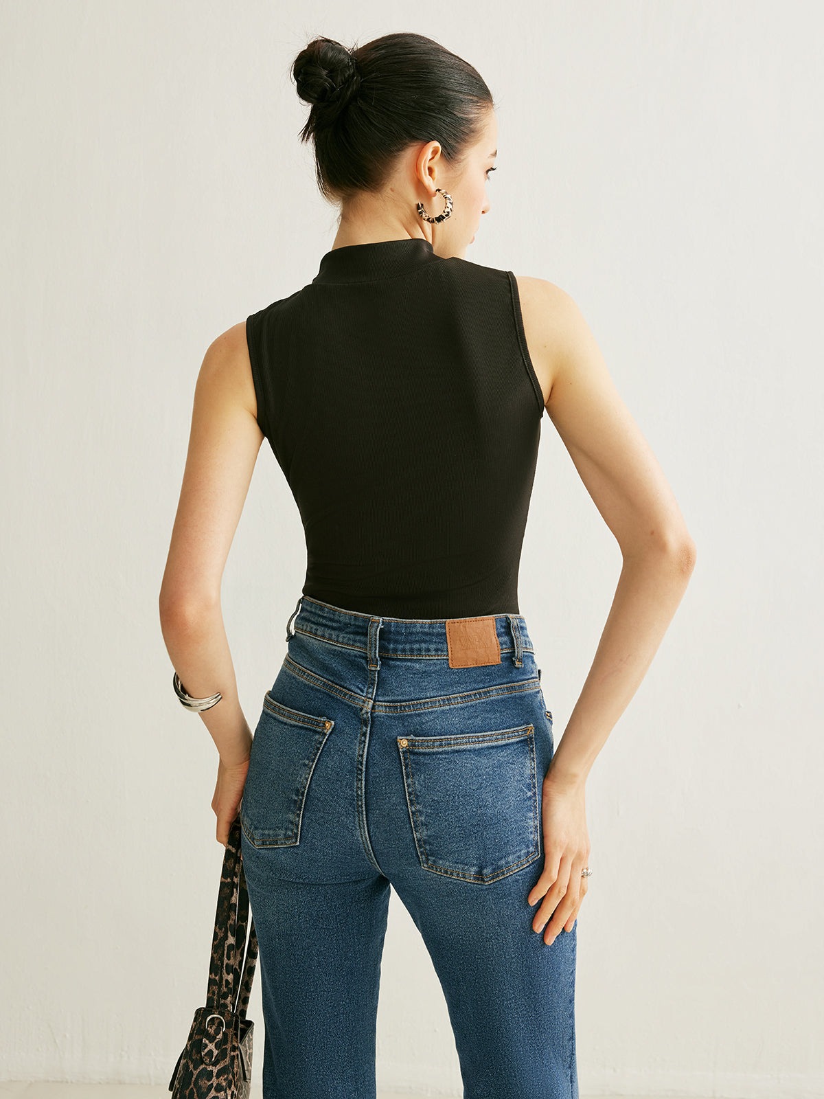 Sofía | Top Sin Mangas de Cuello Alto para Mujer con Estilo Moderno y Acanalado 4