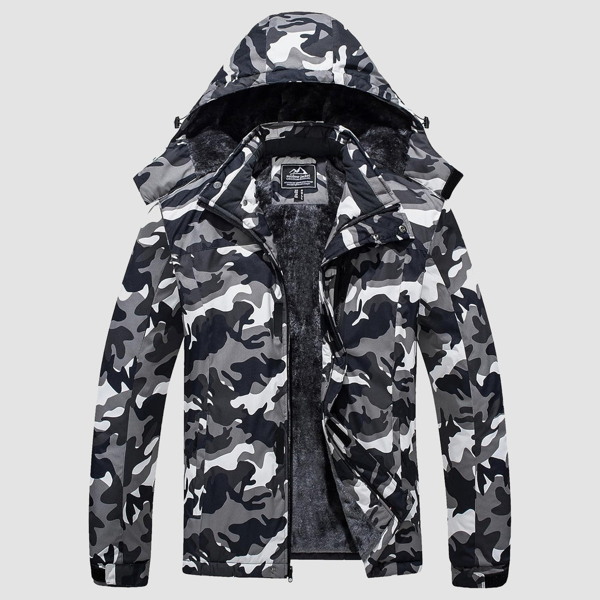 Hombre usando la chaqueta BRAKTHOR en exteriores durante el invierno