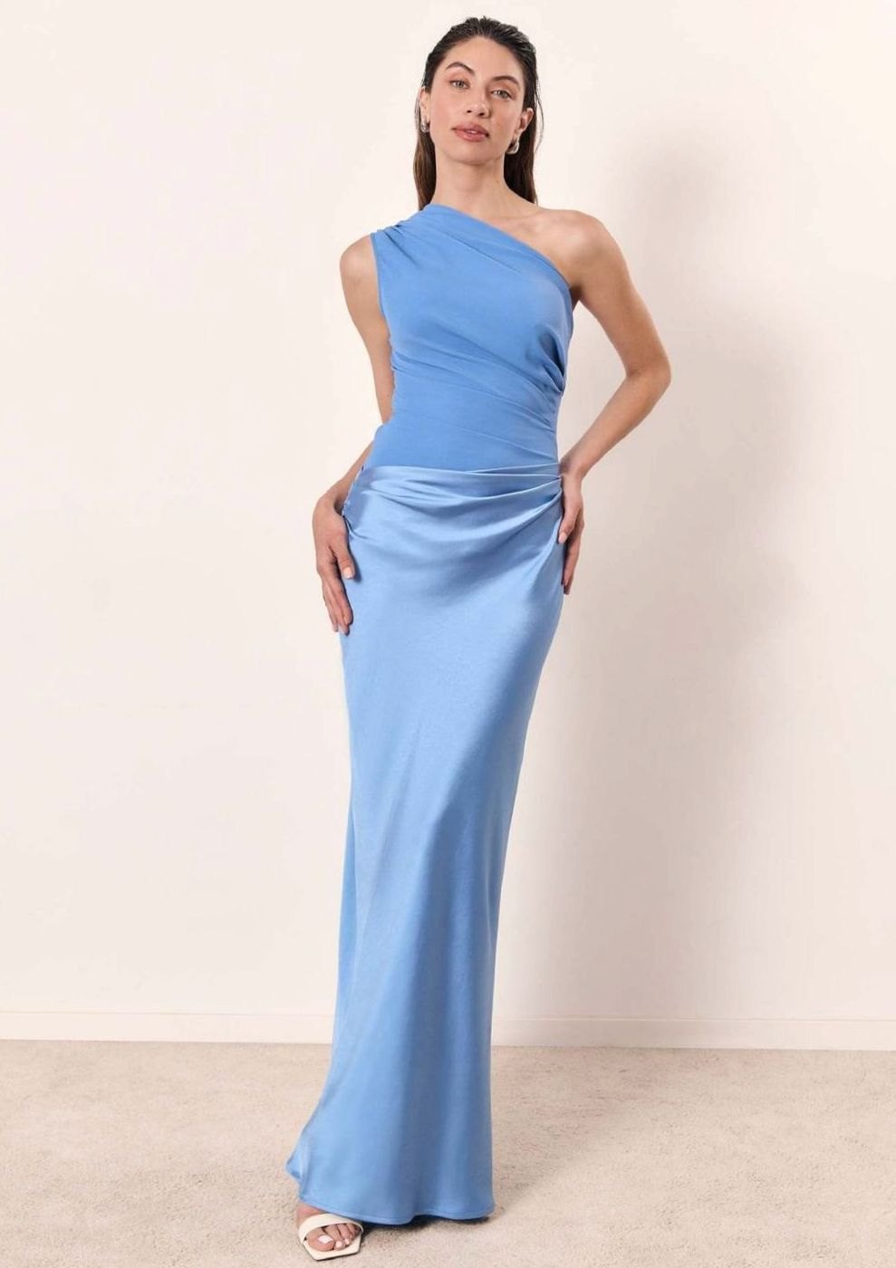 Vestido de un hombro ESBELTA en distintos colores disponibles