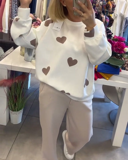 Conjunto Coordinado de Sudadera y Pantalones con Estampado de Corazones | Suave y Cómodo para Días Relajados 1