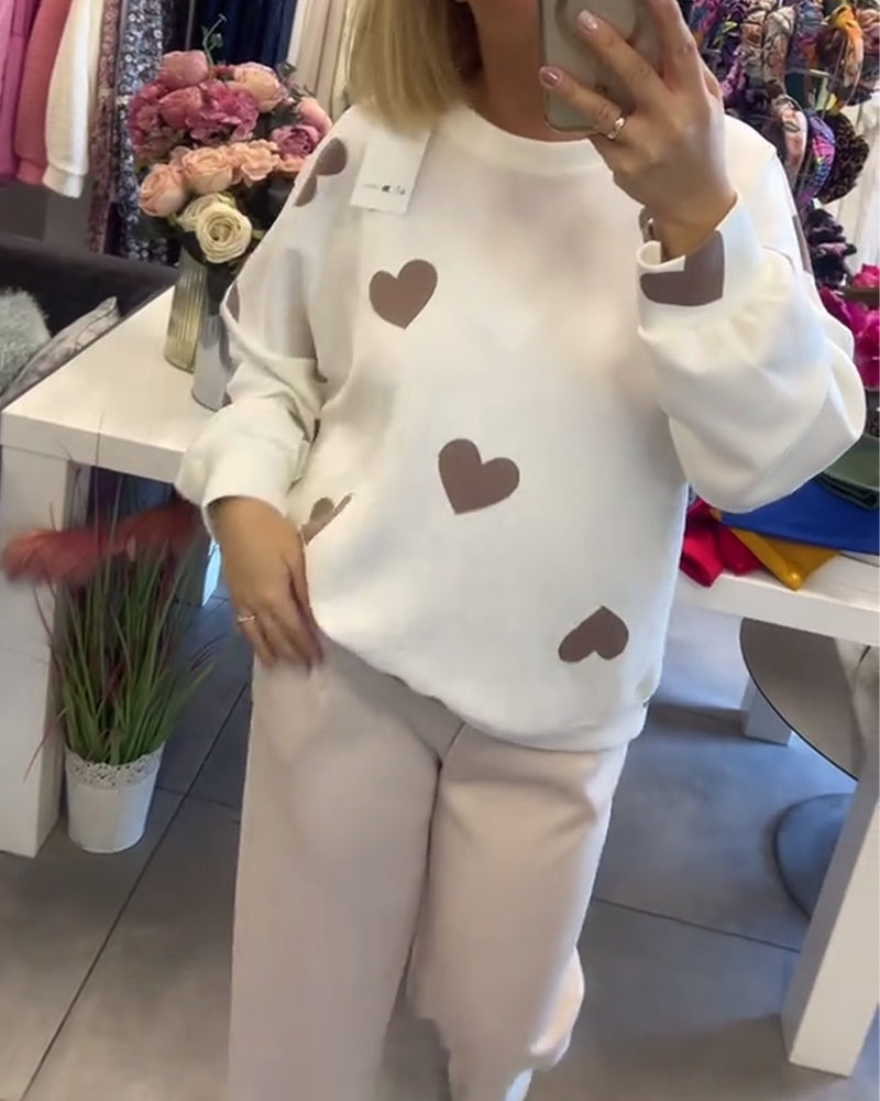 Conjunto Coordinado de Sudadera y Pantalones con Estampado de Corazones | Suave y Cómodo para Días Relajados 2