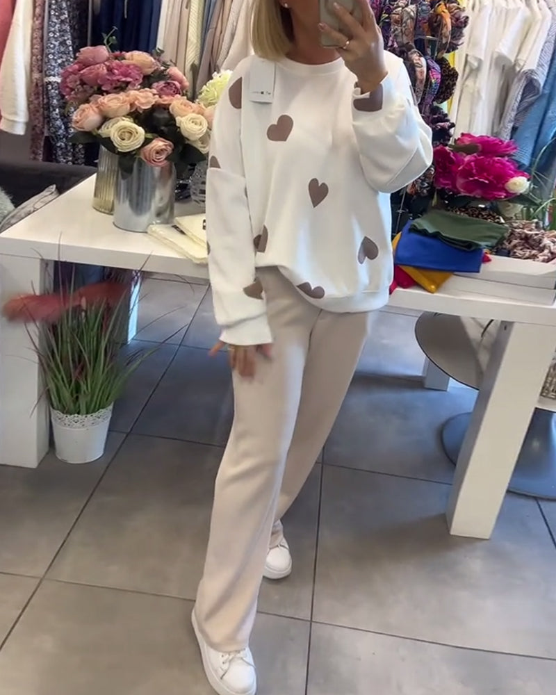 Conjunto Coordinado de Sudadera y Pantalones con Estampado de Corazones | Suave y Cómodo para Días Relajados 3