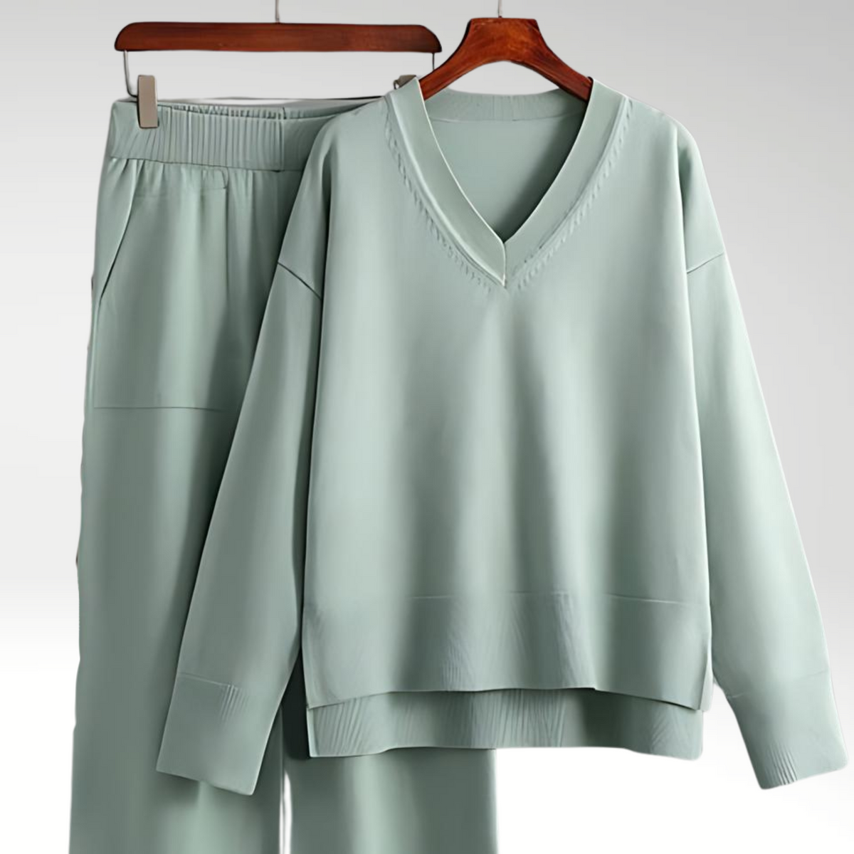 Conjunto de Salón Minimalista | Top de Cuello en V y Pantalones Anchos | Comodidad y Estilo para Uso Diario 0