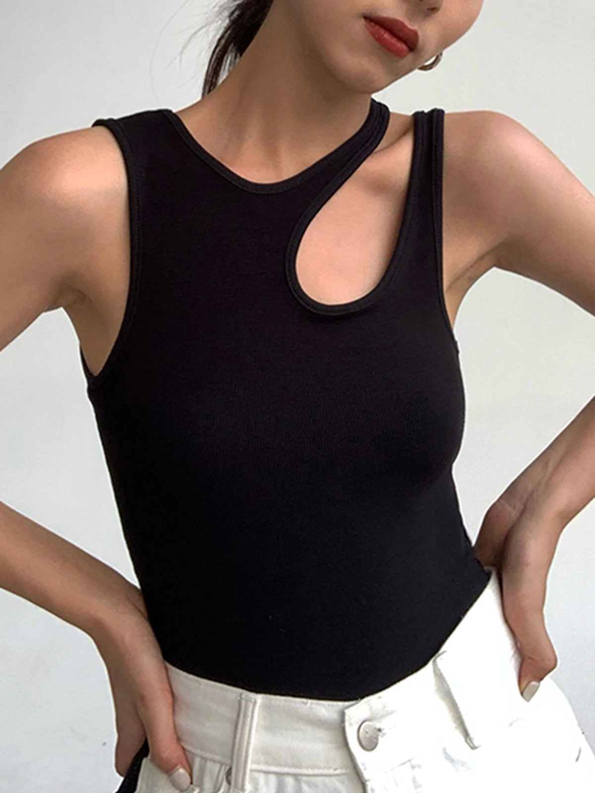 Lucía | Camiseta Sin Mangas Asimétrica de Algodón para Mujer 5
