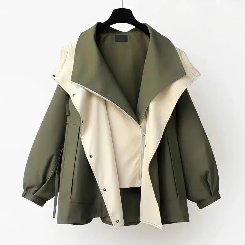 Lucía | Chaqueta con Capucha en Capas y Ribete en Contraste para Mujer 1