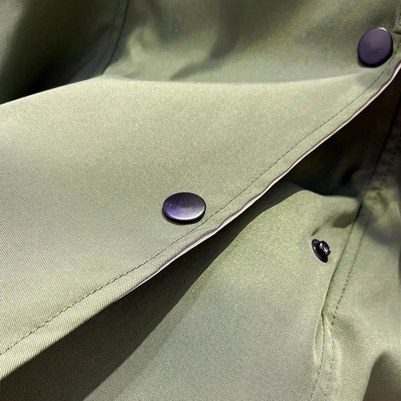 Lucía | Chaqueta con Capucha en Capas y Ribete en Contraste para Mujer 8