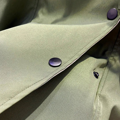 Lucía | Chaqueta con Capucha en Capas y Ribete en Contraste para Mujer 8