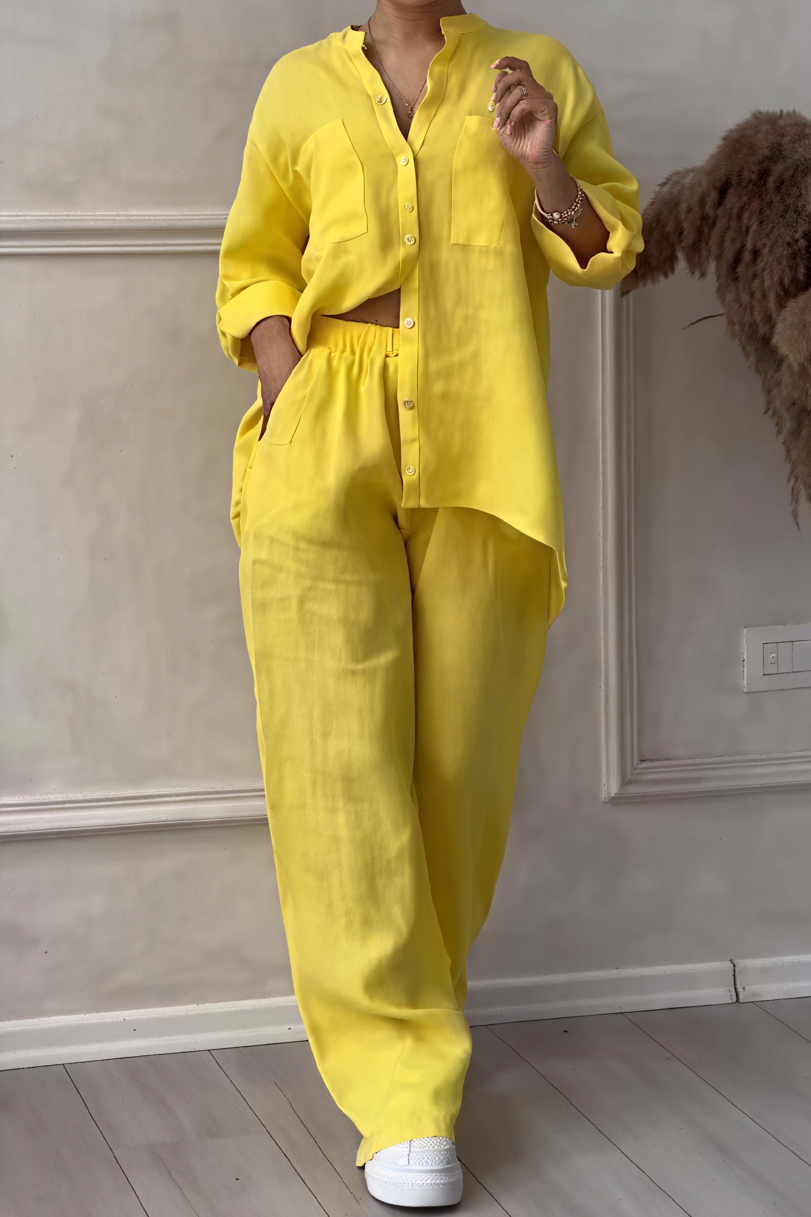Lucía | Conjunto de Mujer con Camisa y Pantalones Anchos, Estilo Casual y Cómodo 0