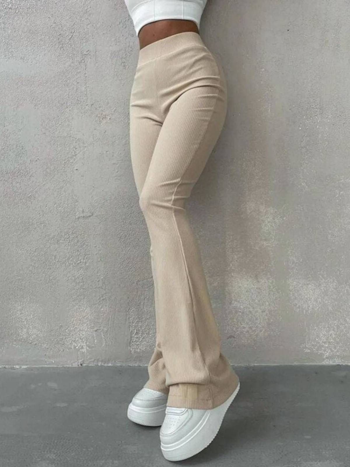 Lucía | Pantalones Acampanados de Canalé con Cintura Alta para Mujer 1