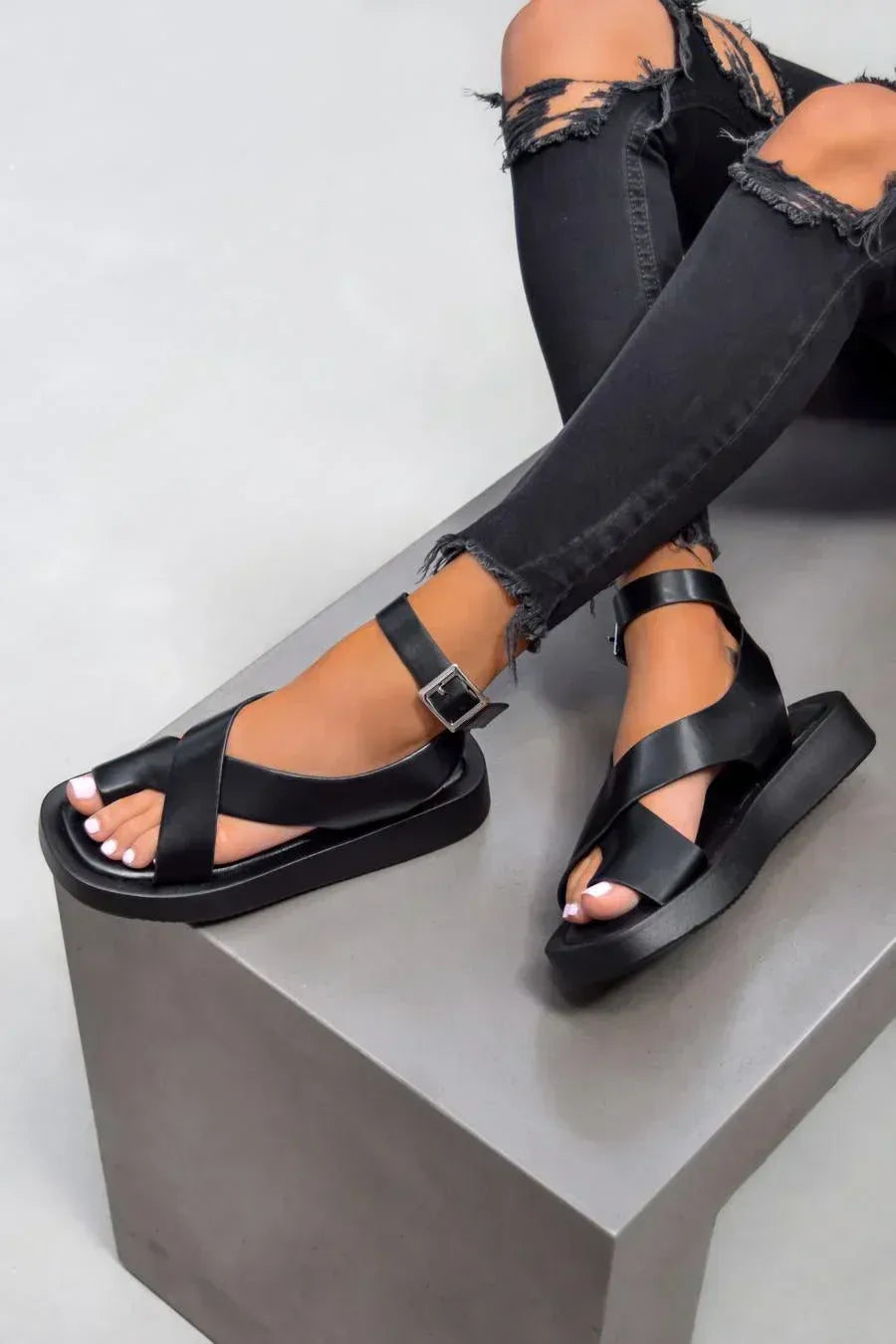 Lucía | Sandalias de Plataforma para Mujer con Tiras Cruzadas y Hebilla 5