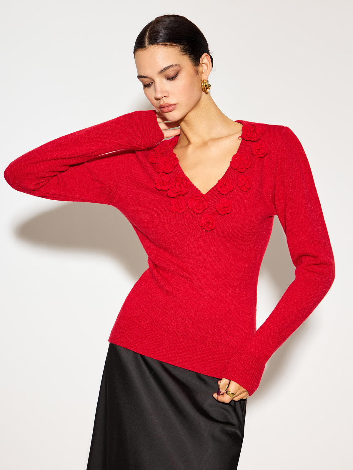 Lucía | Top Mujer de Punto con Cuello en V y Detalle Floral 3D 2
