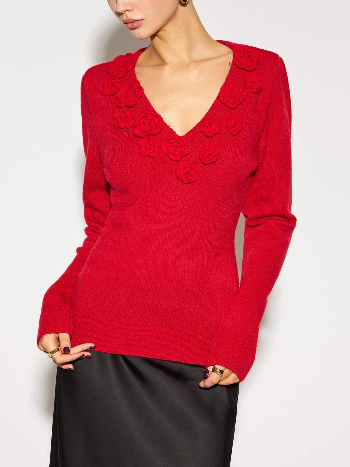 Lucía | Top Mujer de Punto con Cuello en V y Detalle Floral 3D 3