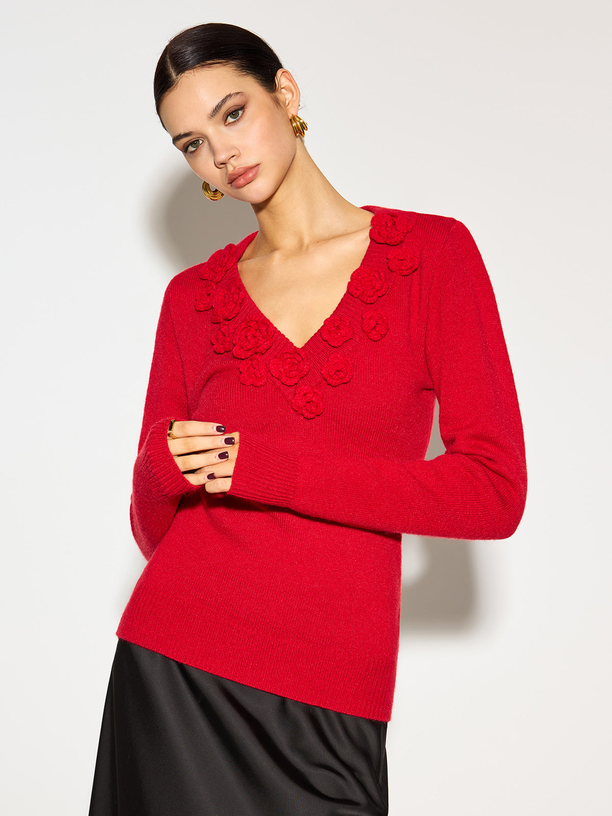 Lucía | Top Mujer de Punto con Cuello en V y Detalle Floral 3D 4
