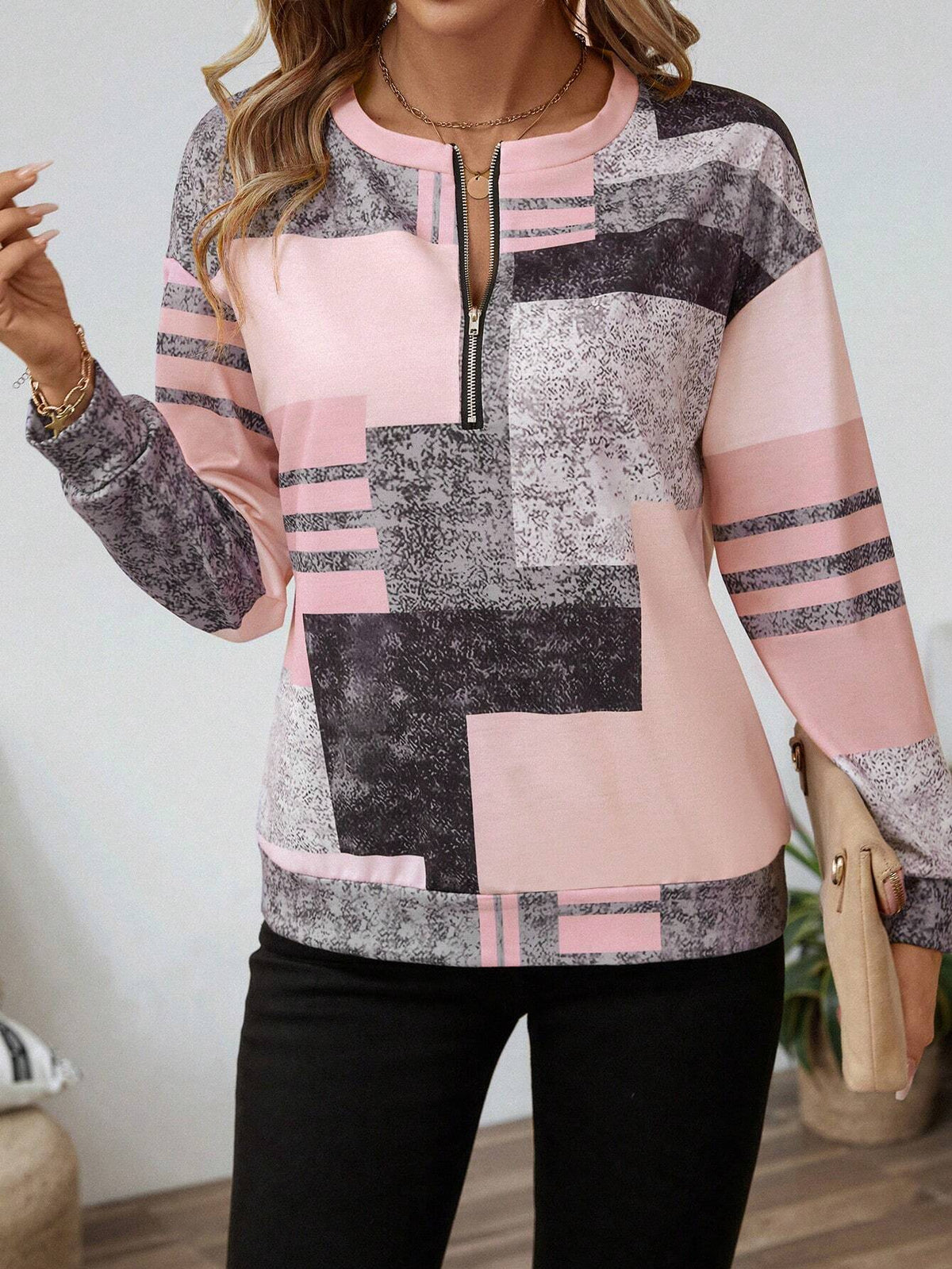 Lucía | Top con Cuello y Cremallera para Mujer con Estampado Abstracto 3
