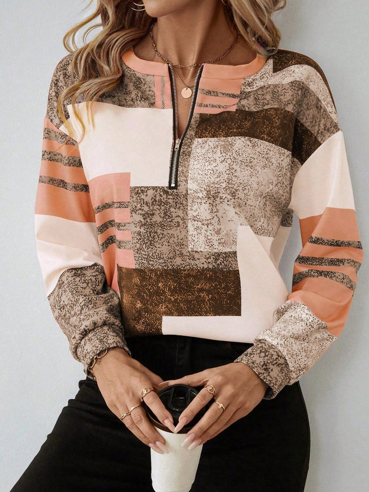 Lucía | Top con Cuello y Cremallera para Mujer con Estampado Abstracto 9