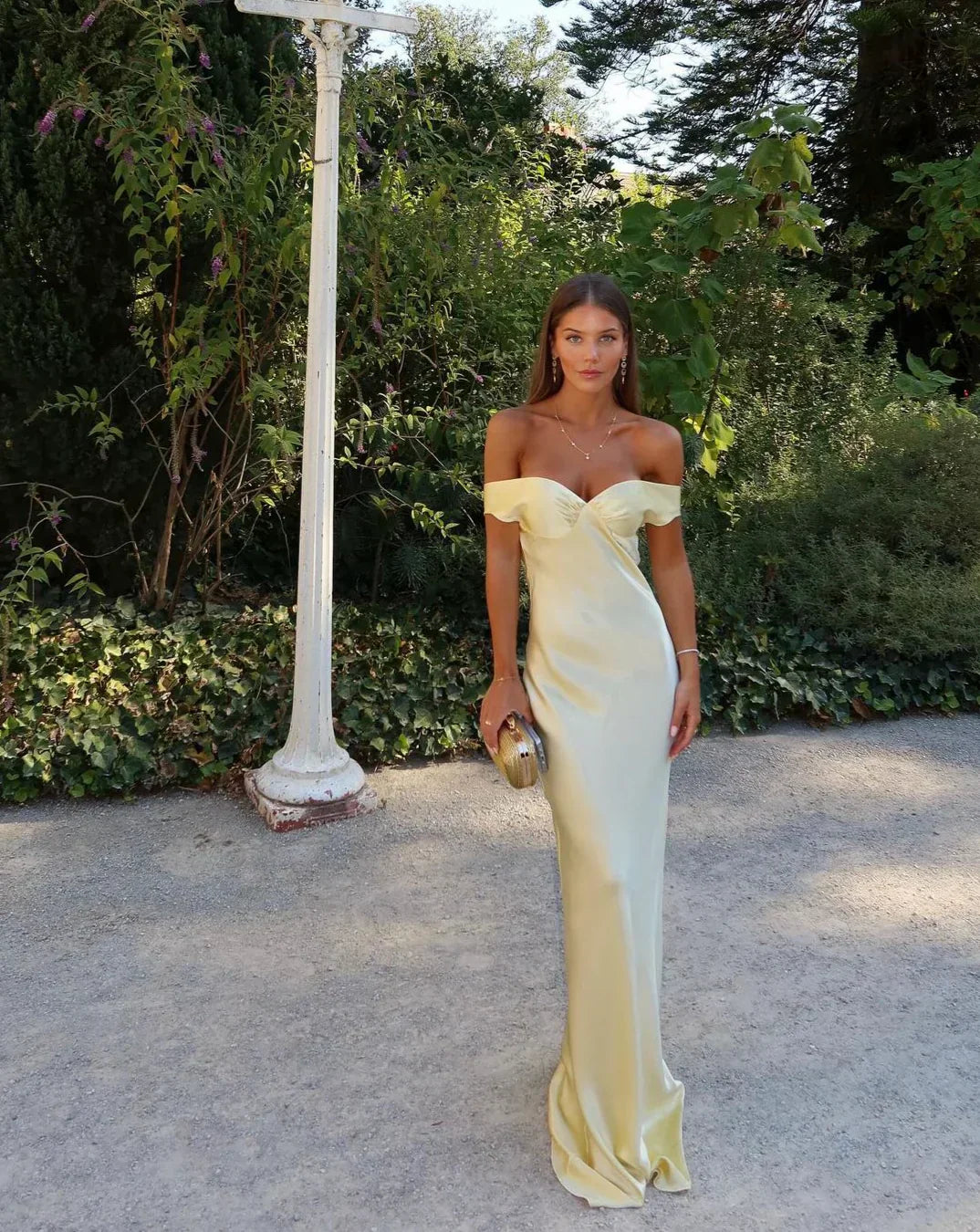 Lucía | Vestido Largo de Satén Sin Espalda Elegante para Mujer 1
