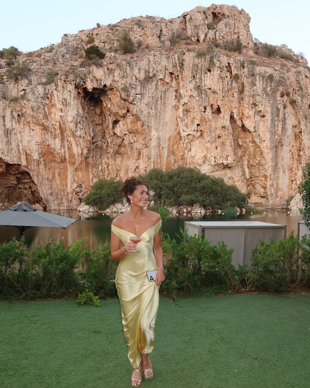 Lucía | Vestido Largo de Satén Sin Espalda Elegante para Mujer 4