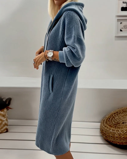 Lucía | Vestido de Punto con Capucha y Cuello con Cremallera para Mujer 1