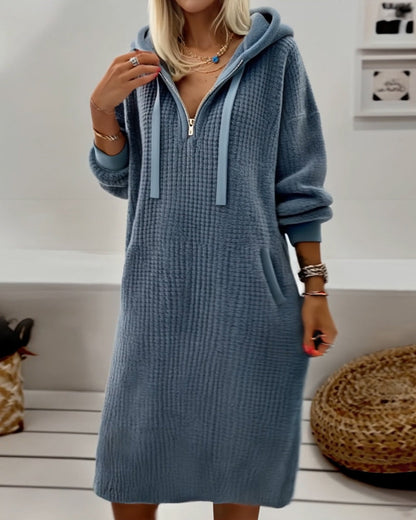 Lucía | Vestido de Punto con Capucha y Cuello con Cremallera para Mujer 2