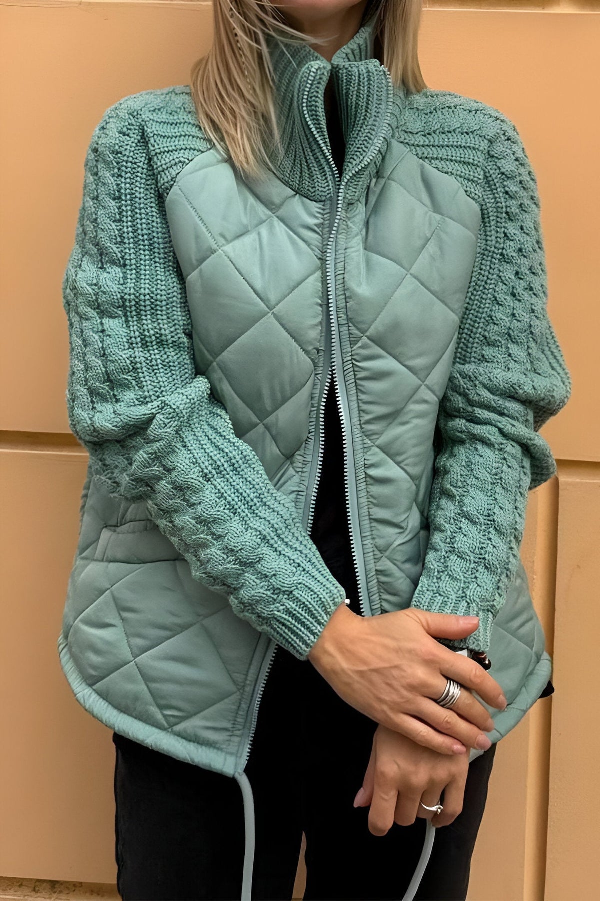Sofía | Chaqueta Acolchada con Cremallera y Mangas de Punto para Mujer 5