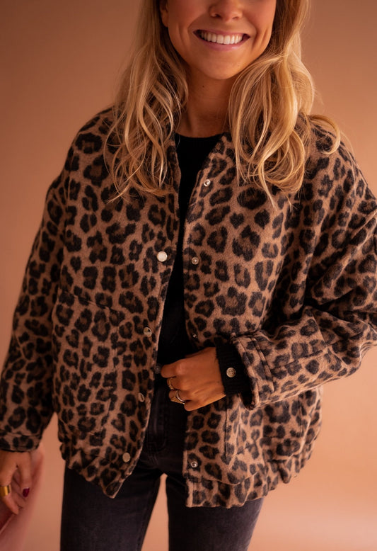 Sofía | Chaqueta de Estampado de Leopardo con Botones para Mujer 0