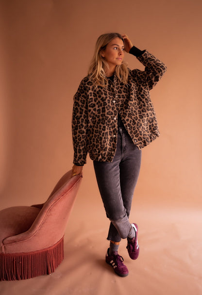 Sofía | Chaqueta de Estampado de Leopardo con Botones para Mujer 3