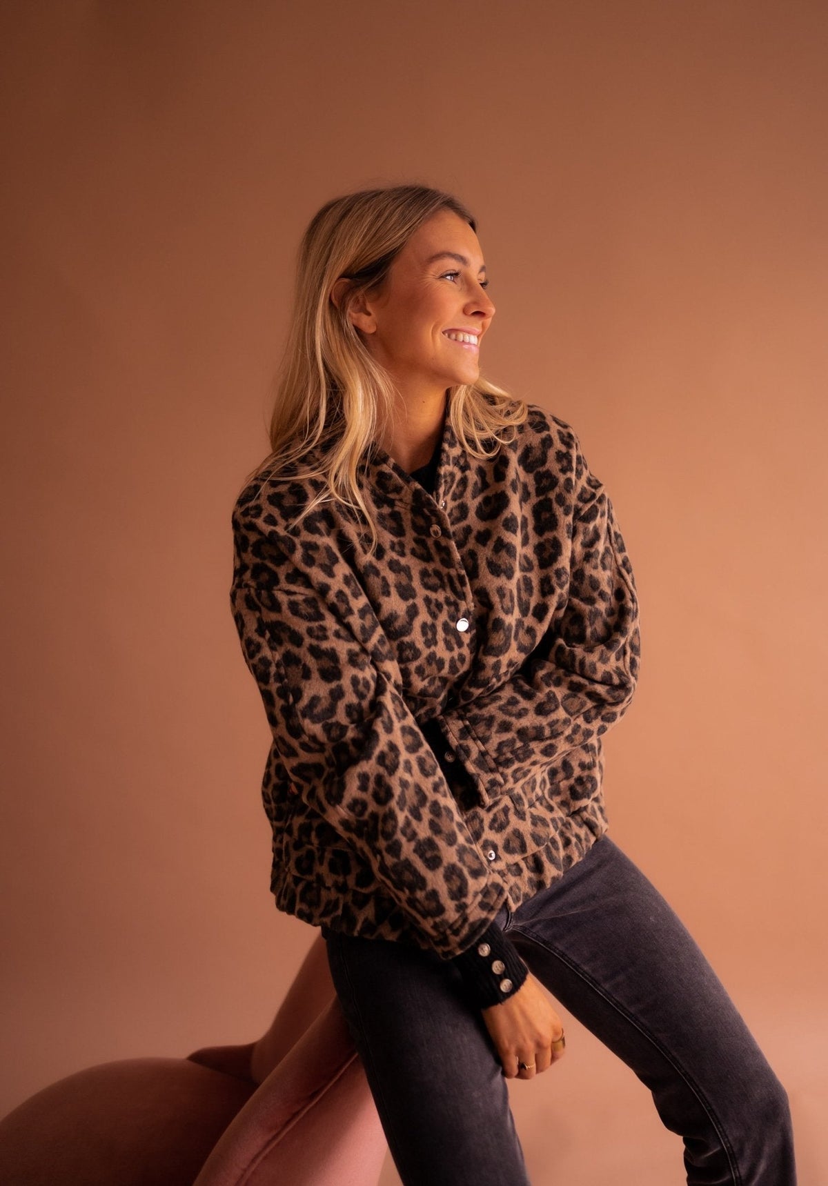 Sofía | Chaqueta de Estampado de Leopardo con Botones para Mujer 6