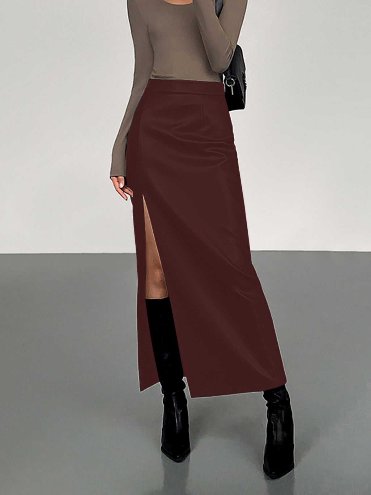 Sofía | Elegante Falda Midi Negra de Cuero Sintético para Mujer con Abertura Lateral 6
