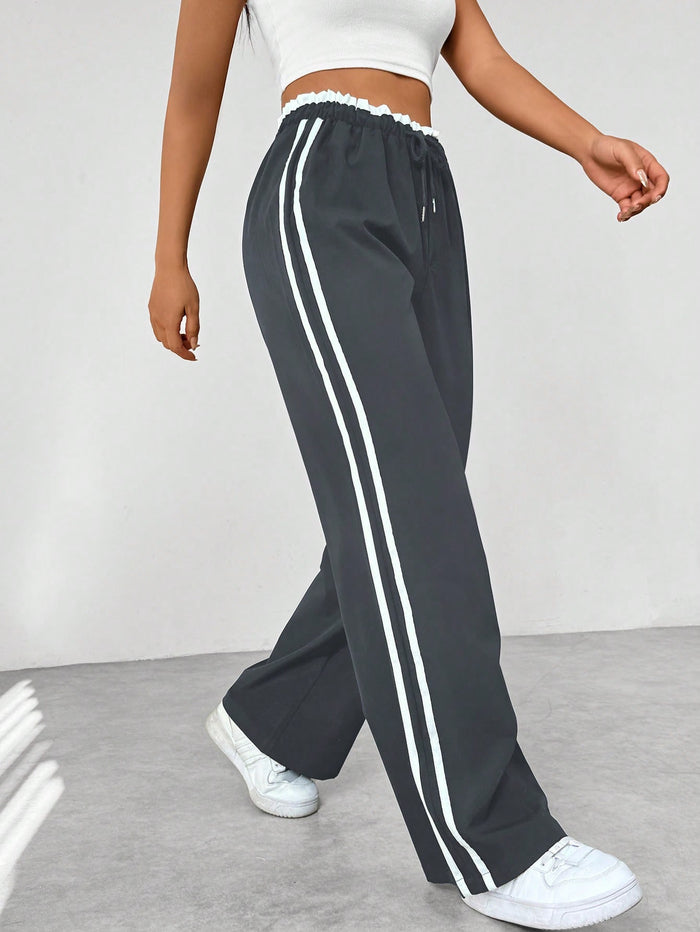 Sofía | Pantalones Deportivos de Talle Alto para Mujer con Rayas Blancas y Cintura Elástica 3