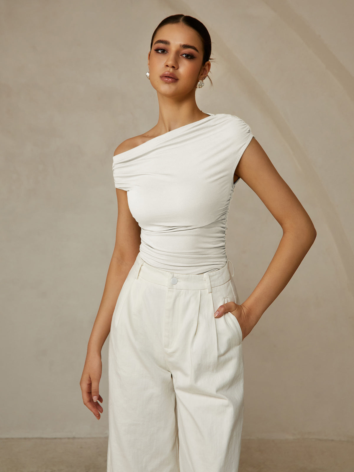 Sofía | Top Moderno de Mujer con Escote Asimétrico y Textura Acanalada 6