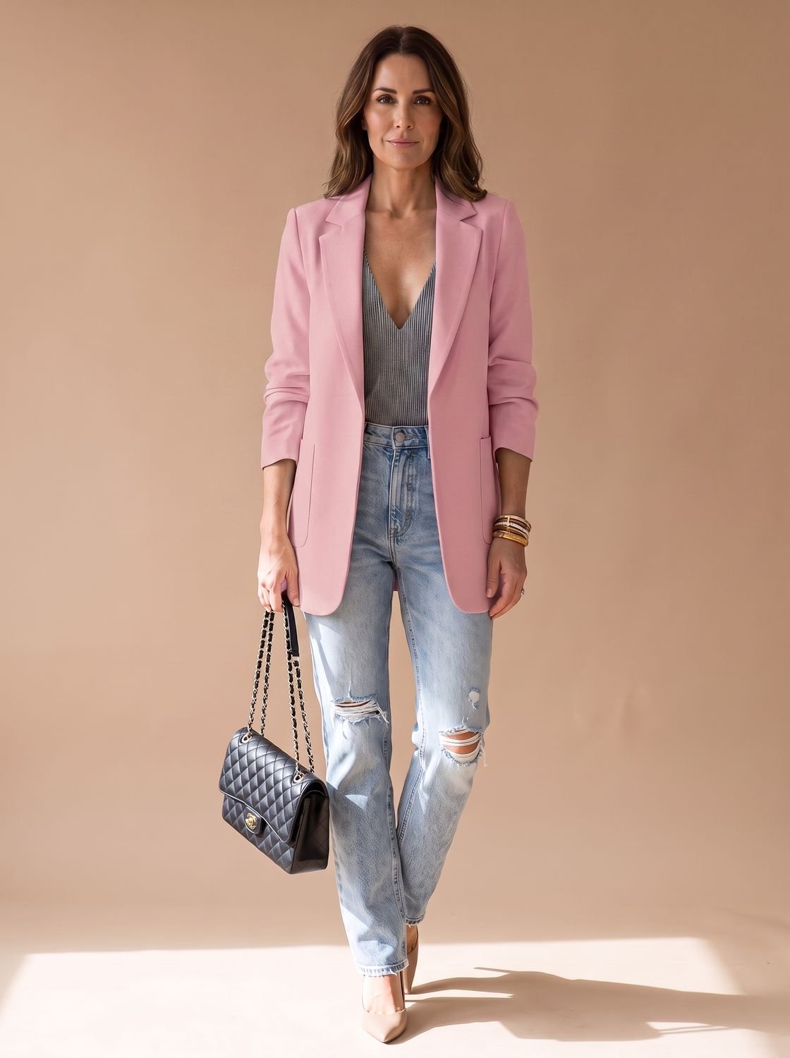 Blazer ADALYN combinada con vaqueros para un look casual