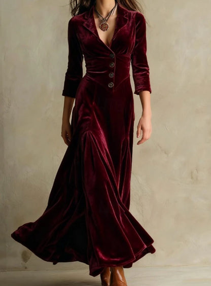 Detalle del cuerpo con botones y manga 3/4 del vestido maxi elegante