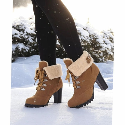 Detalle del cordón y herrajes metálicos de las botas de nieve AMARILLA