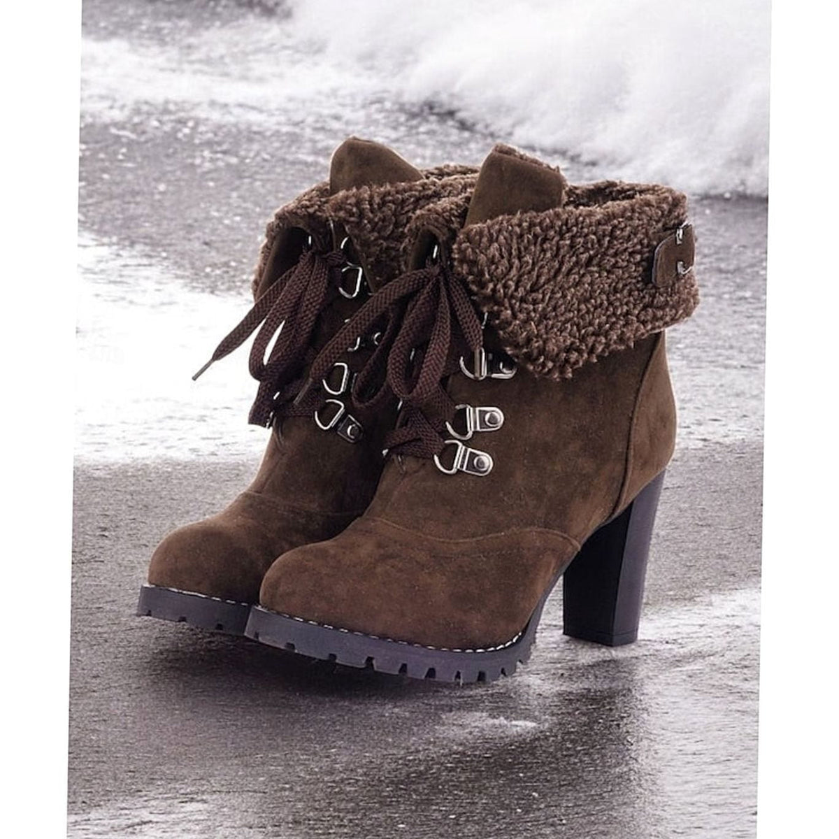 Botas AMARILLA en color marrón oscuro estilo invernal
