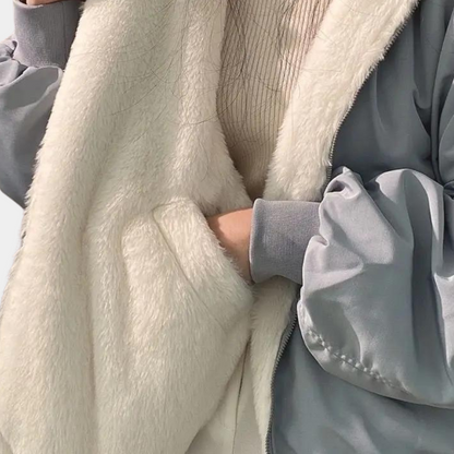 Detalle del tejido suave y cálido de la chaqueta de invierno AMBORELLA