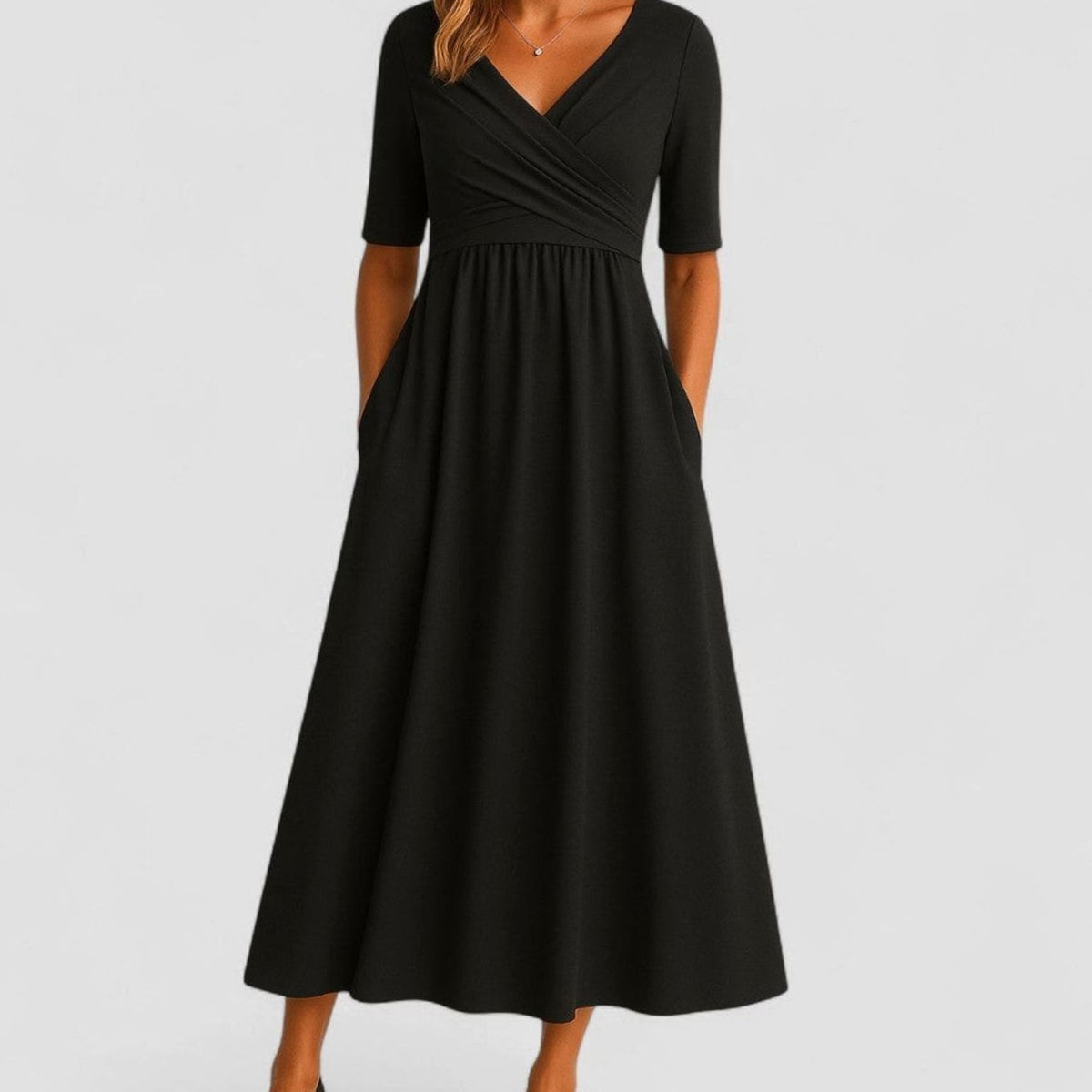 Detalle del escote cruzado en V del vestido midi AMBRELLE