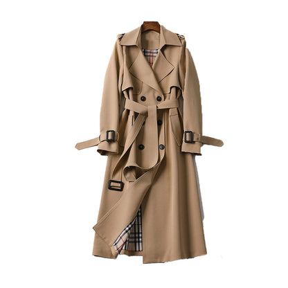 Trench coat AMELVIRA de mujer visto desde un lateral mostrando el corte entallado