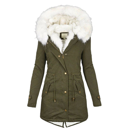 Abrigo largo acolchado para mujer combinado con look de entretiempo