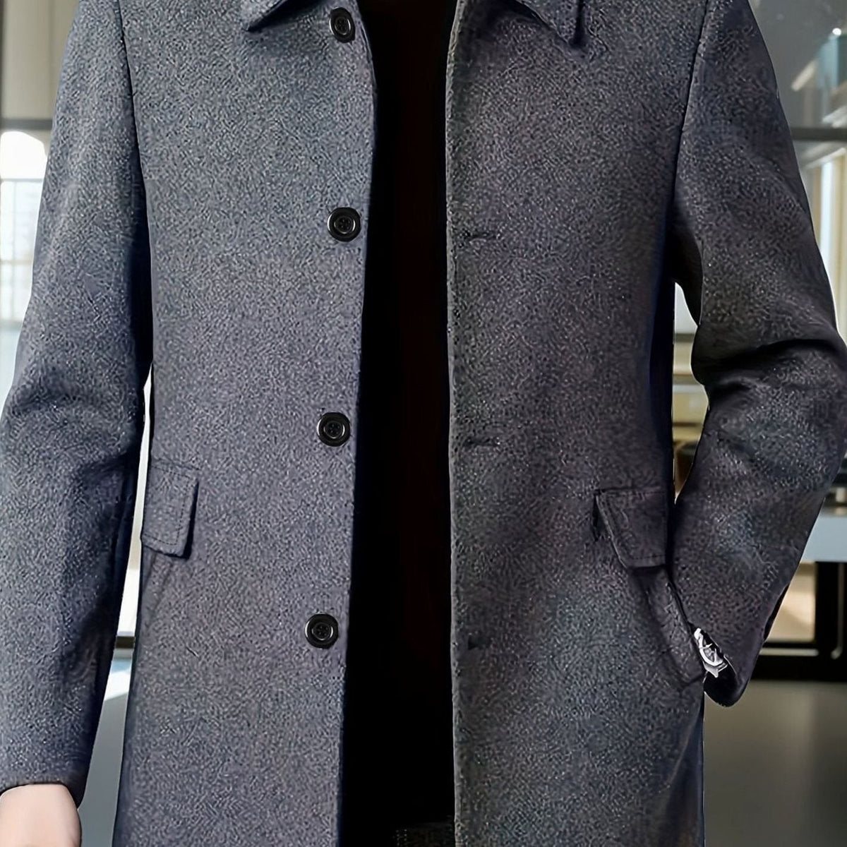 Abrigo cruzado simple de lana para hombre en color gris oscuro, vista frontal completa