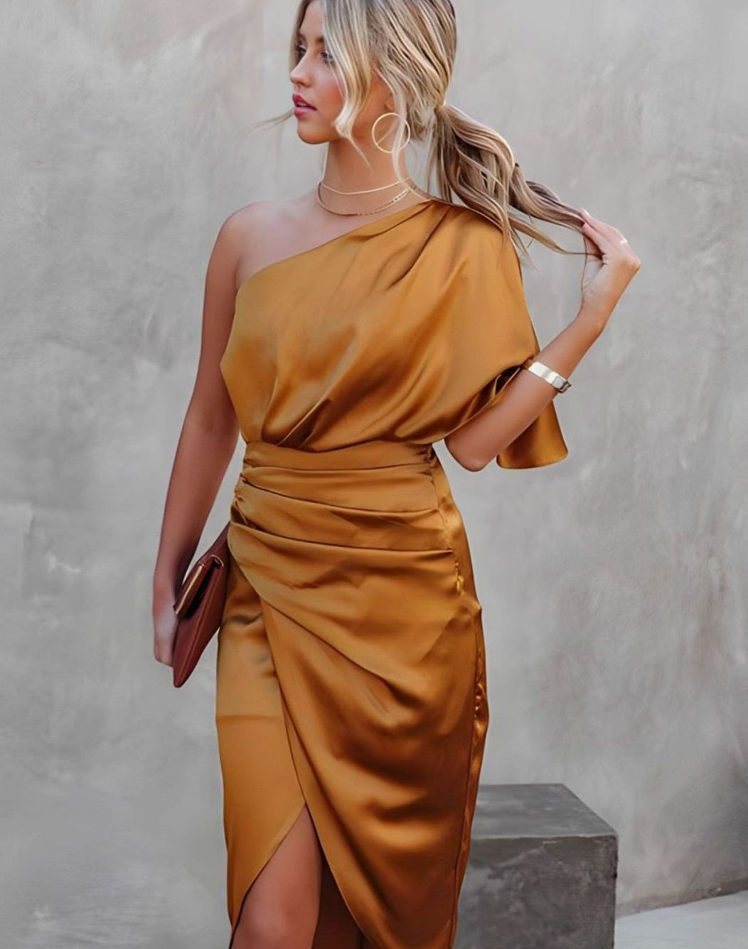 Vestido ASLYRA en color naranja, vista completa