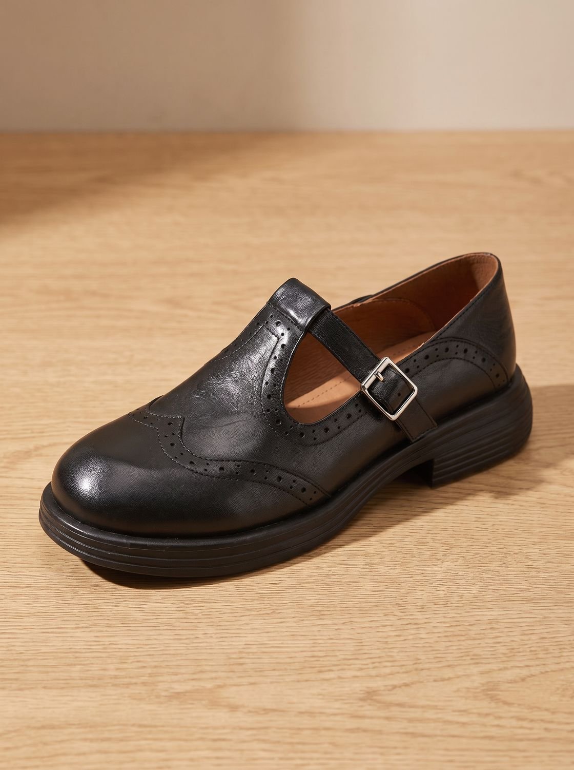 Zapatos BELMARA combinados con falda midi para un estilo elegante
