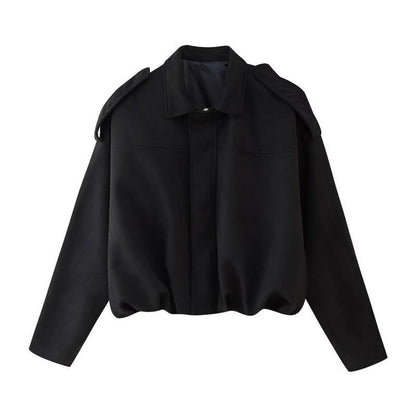 Cazadora bomber oversized combinada con look casual diario