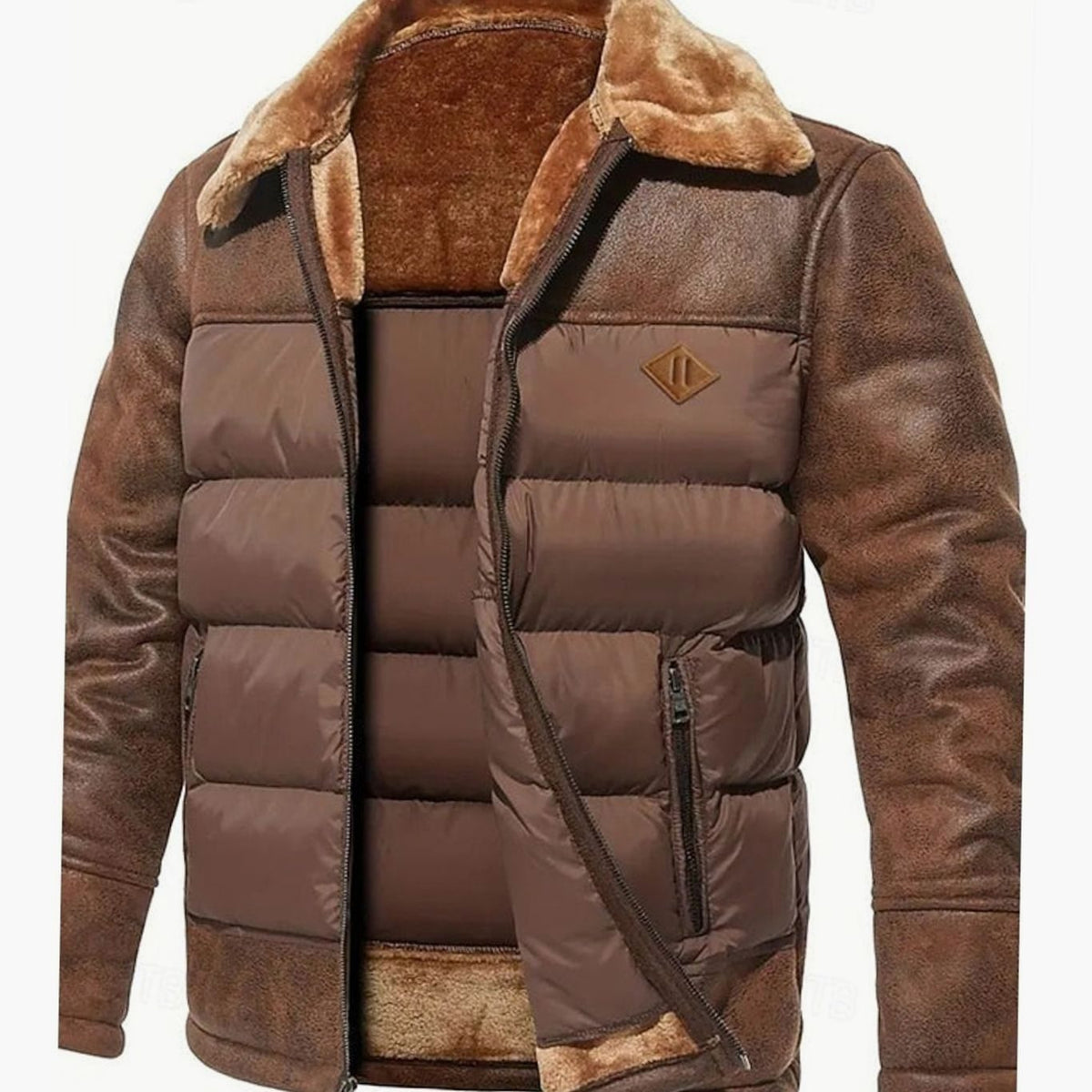 Detalle del cuello sherpa en chaqueta acolchada de invierno para hombre