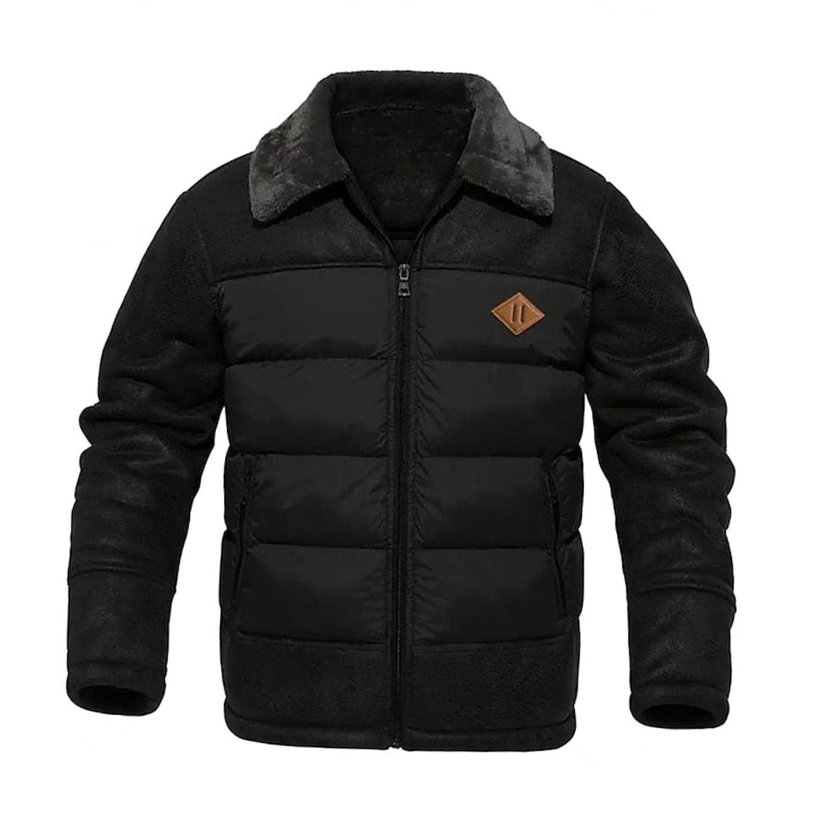 Modelo luciendo chaqueta acolchada con cuello sherpa combinada con vaqueros