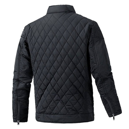 Detalle del acolchado en rombos de la chaqueta BRANTLEY