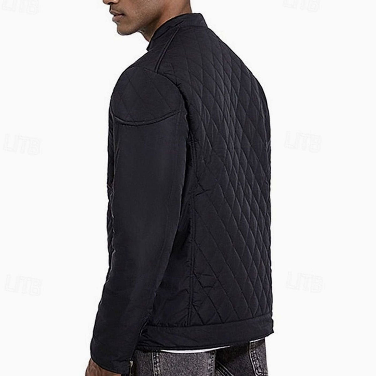 Vista trasera de la chaqueta acolchada para hombre