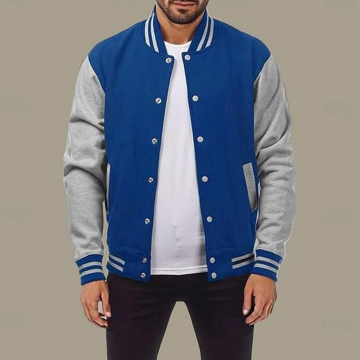 Vista frontal de la cazadora varsity BRAXWELL con mangas en contraste