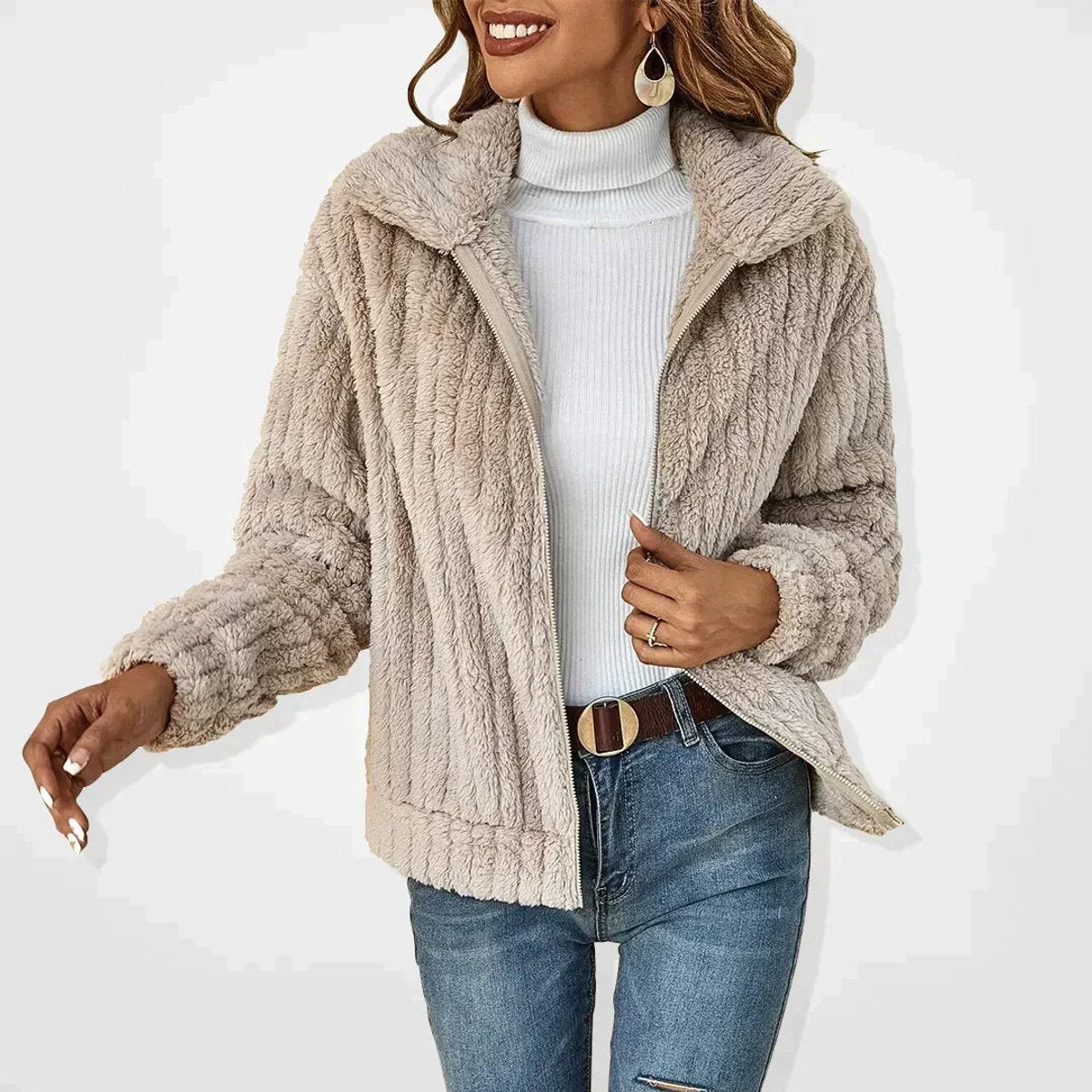 Chaqueta BRELINA combinada con look casual de diario