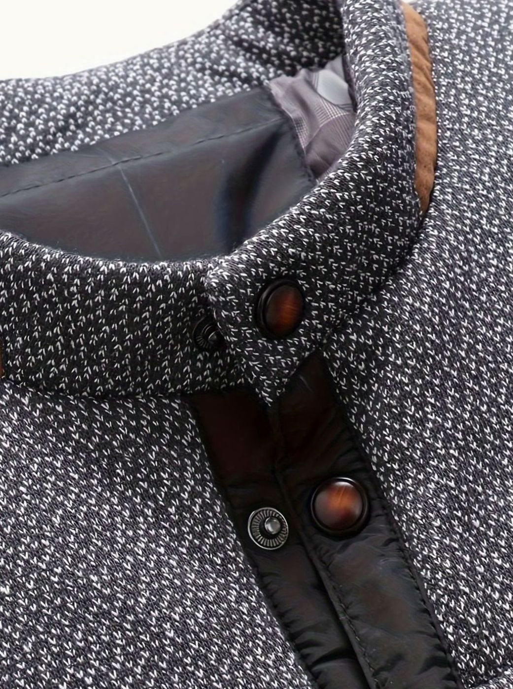 Chaqueta acolchada de hombre en color negro con cuello alto