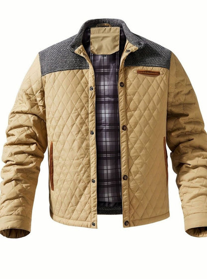 Bolsillo de pecho con detalle en la chaqueta acolchada para hombre
